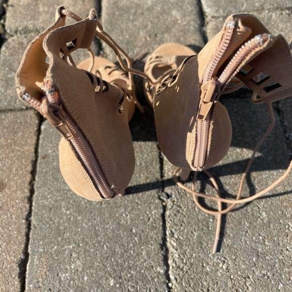 Shoemint cream/tan heels - Picture 6 of 9